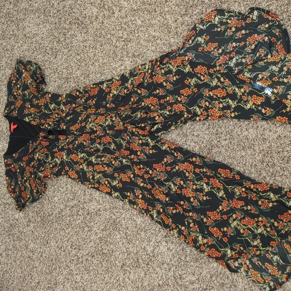 Chelsea & Violet black multicolor floral flutter sleeve cut out maxi jumpsuit - Picture 10 of 10